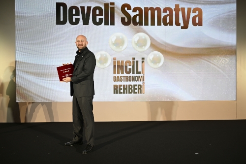 Gastronomi d�nyas�n�n duayenlerinden olan babas� Arif Develi�nin miras�n� en iyi �ekilde ya�atan Nuri Develi, Samatya Develi ile �ncili Gastronomi Rehberi�nde �4 �nci� kazand�.